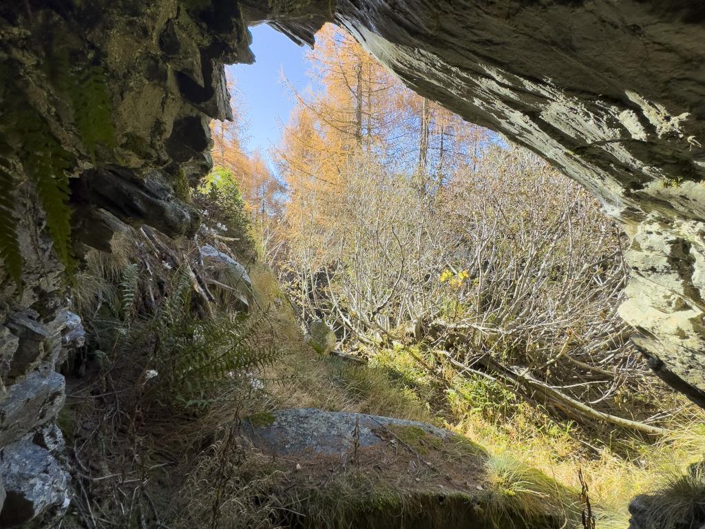 Linea Cadorna 7 Vista dall’interno della caverna