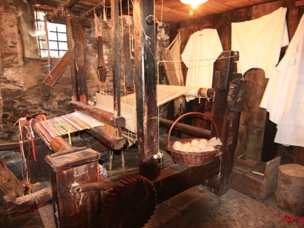 antico telaio a pesi Ecomuseo Val Gerola