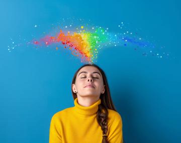 ragazza con pensieri colorati